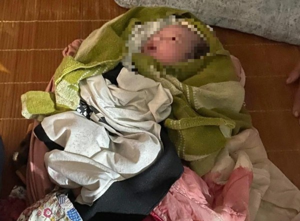 Quảng Trị: Bé gái sơ sinh còn nguyên dây rốn bị bỏ rơi trong nhà hoang Quảng Trị: Bé gái sơ sinh còn nguyên dây rốn bị bỏ rơi trong nhà hoang