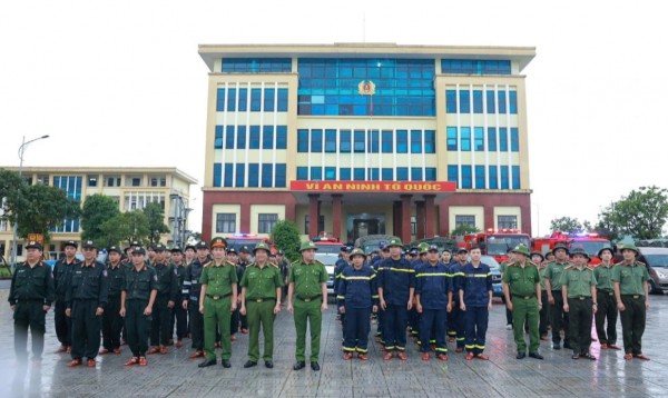 Quảng Trị: Công an xuất quân chi viện TP.Huế khắc phục hậu quả cơn lũ lịch sử