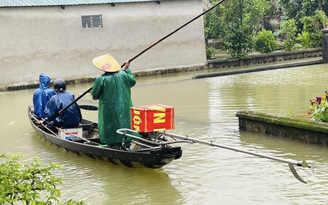 Quang-Tri-Hang-tram-ho-dan-xa-Nam-Hai-Lang-ngap-lut-di-chuyen-bang-thuyen-a.png