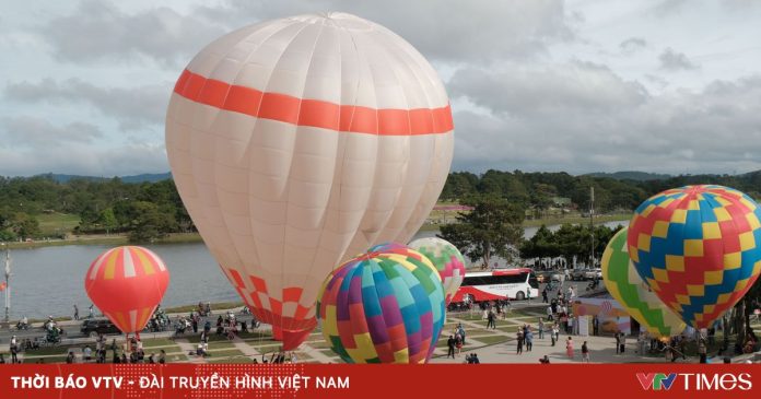 Ruc-ro-sac-mau-Le-hoi-Khinh-khi-cau-va-Nghe-thuat-Lam-dong-2025-a.jpg