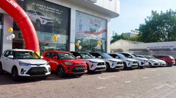 Sau tháng “cô hồn”, giá ô tô tiếp tục giảm sâu Sau tháng “cô hồn”, giá ô tô tiếp tục giảm sâu
