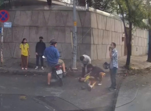 TP.HCM: Xác minh clip nhóm học sinh đánh nhau, 1 người co giật dữ dội