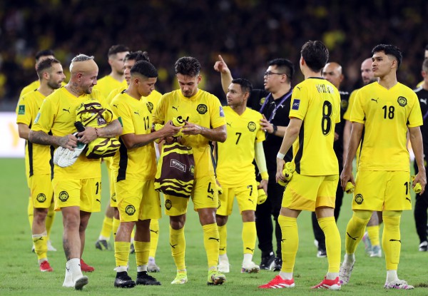 The Guardian: Bóng đá Malaysia bị Nepal chính thức kiện lên FIFA, hết đường đổ cho thuyết âm mưu The Guardian: Bóng đá Malaysia bị Nepal chính thức kiện lên FIFA, hết đường đổ cho thuyết âm mưu