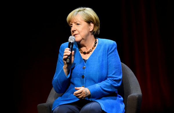 Tiết lộ của cựu Thủ tướng Merkel làm các nước Baltic, Ba Lan giận dữ Tiết lộ của cựu Thủ tướng Merkel làm các nước Baltic, Ba Lan giận dữ
