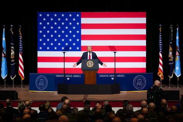 Tổng thống Trump, Bộ trưởng Hegseth nói gì tại buổi họp với các tướng lĩnh cấp cao?