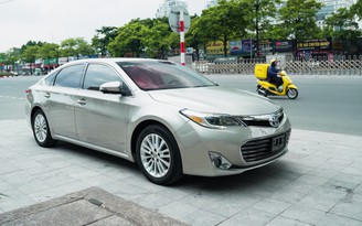 Toyota-Avalon-nhap-tu-My-su-dung-11-nam-gia-rao-gan-bang-Camry-a.jpg