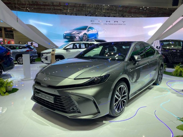 Toyota Camry giảm giá gần 80 triệu đồng tại Việt Nam Toyota Camry giảm giá gần 80 triệu đồng tại Việt Nam