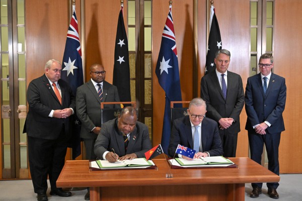 Úc và Papua New Guinea chính thức thành đồng minh, bảo vệ nhau nếu bị tấn công Úc và Papua New Guinea chính thức thành đồng minh, bảo vệ nhau nếu bị tấn công