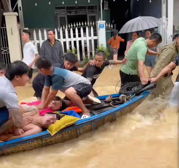 Vụ nghi ngạt khí máy phát điện ở Đà Nẵng: 4 người tử vong Vụ nghi ngạt khí máy phát điện ở Đà Nẵng: 4 người tử vong