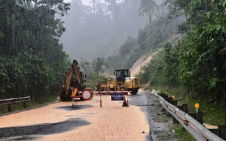 da-Nang-Hang-ngan-nguoi-dan-bi-co-lap-loat-thuy-dien-tang-luu-luong-xa-tran-a.jpg