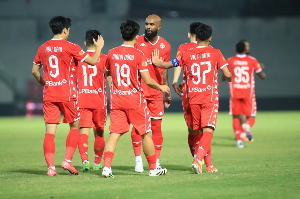 doi-bong-doc-la-nhat-v-league-khong-can-ngoi-sao-van-hien-ngang-vao-top-4.jpeg