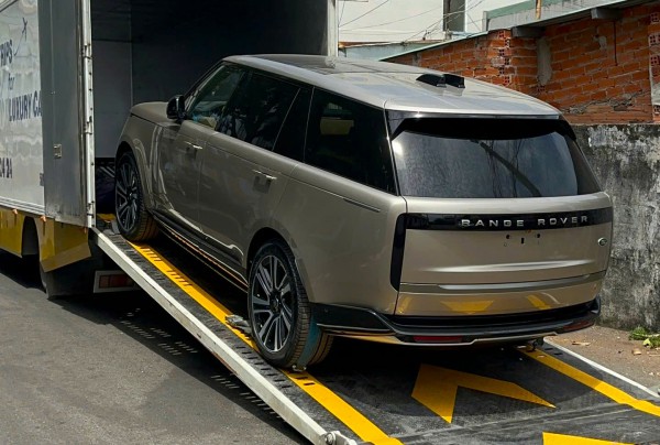 Xe sang Land Rover bị... hôi xăng, người dùng tố nhà phân phối 'phủi' trách nhiệm Xe sang Land Rover bị... hôi xăng, người dùng tố nhà phân phối 'phủi' trách nhiệm