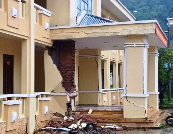 Đà Nẵng: Một xã biên giới bị cô lập, trụ sở xã đối diện nguy cơ đổ sập