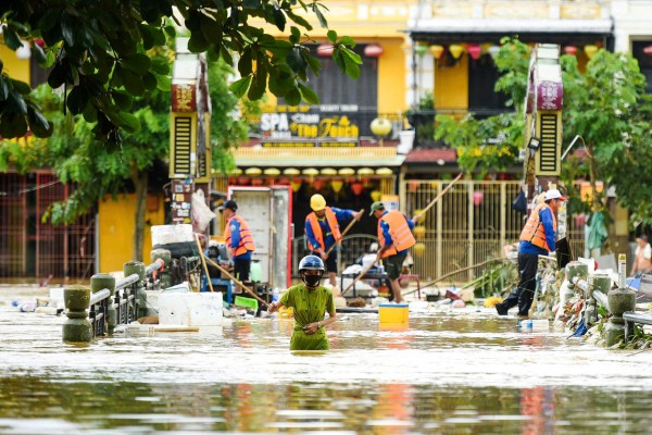 Gượng dậy sau cơn lũ lịch sử Gượng dậy sau cơn lũ lịch sử