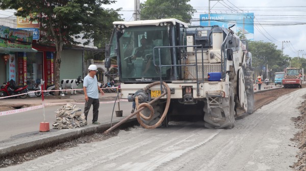 Người dân lo lắng việc sử dụng vật liệu tái chế tại chỗ, sửa quốc lộ 14 Người dân lo lắng việc sử dụng vật liệu tái chế tại chỗ, sửa quốc lộ 14