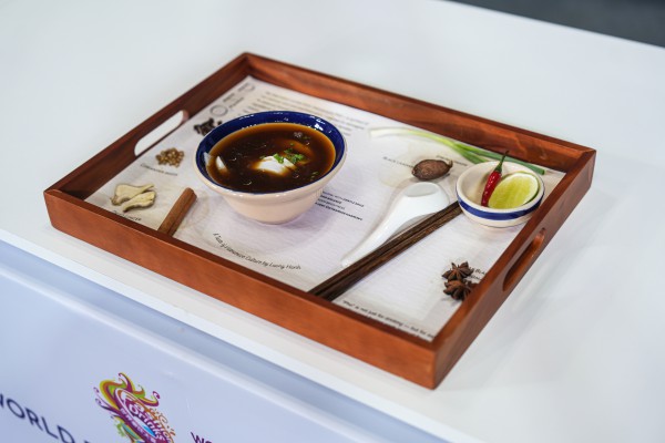 Đưa ẩm thực Việt vào ly nước: Cô gái thành quán quân nhờ món phở độc đáo Đưa ẩm thực Việt vào ly nước: Cô gái thành quán quân nhờ món phở độc đáo