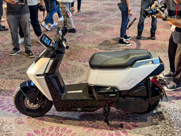 Xe máy hybrid siêu tiết kiệm xăng, 1 lít di chuyển gần 100 km Xe máy hybrid siêu tiết kiệm xăng, 1 lít di chuyển gần 100 km