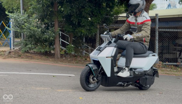 Xe máy hybrid siêu tiết kiệm xăng, 1 lít di chuyển gần 100 km Xe máy hybrid siêu tiết kiệm xăng, 1 lít di chuyển gần 100 km