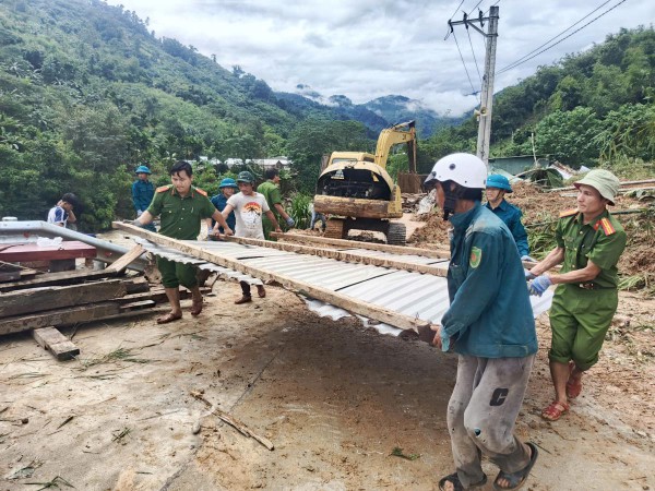 Đà Nẵng, Quảng Ngãi ứng phó nguy cơ lũ chồng lũ