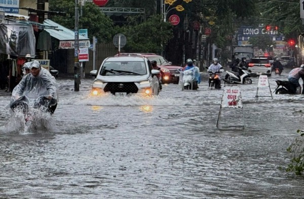 Đà Nẵng, Quảng Ngãi ứng phó nguy cơ lũ chồng lũ