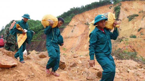 Đà Nẵng, Quảng Ngãi ứng phó nguy cơ lũ chồng lũ