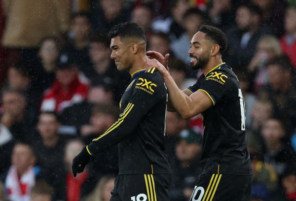 Dẫn trước nhờ trọng tài sai lầm, M.U vẫn hòa thót tim: HLV Amorim ‘hiện nguyên hình’?