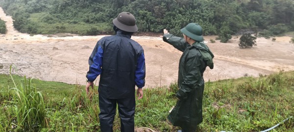 Quảng Ngãi: Gần 200 bộ đội mở đường vào 5 thôn bị cô lập ở xã Ngọc Linh