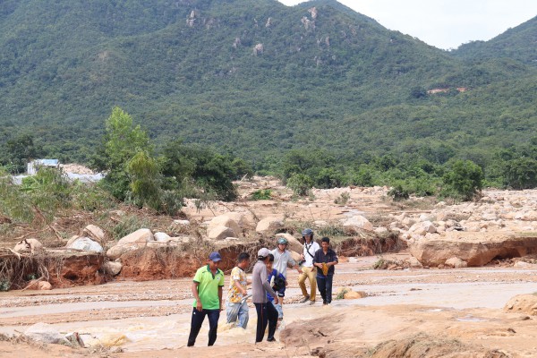 Vụ vỡ hồ chứa nước ở Tuy Phong: Chủ tịch UBND tỉnh yêu cầu điều tra, làm rõ