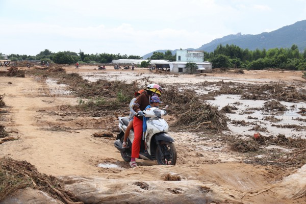 Vụ vỡ hồ chứa nước ở Tuy Phong: Chủ tịch UBND tỉnh yêu cầu điều tra, làm rõ