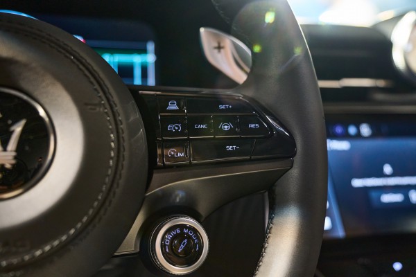 Xe mui trần hạng sang Maserati GranCabrio Folgore có giá hơn 13,3 tỉ đồng Xe mui trần hạng sang Maserati GranCabrio Folgore có giá hơn 13,3 tỉ đồng