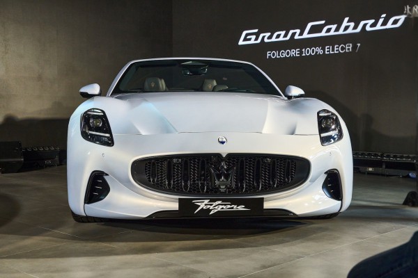 Xe mui trần hạng sang Maserati GranCabrio Folgore có giá hơn 13,3 tỉ đồng Xe mui trần hạng sang Maserati GranCabrio Folgore có giá hơn 13,3 tỉ đồng