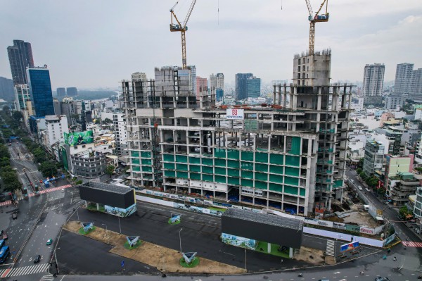 TP.HCM: Cần cẩu 'đứng gác' 3 năm dự án tứ giác Bến Thành, vì sao chưa tháo?