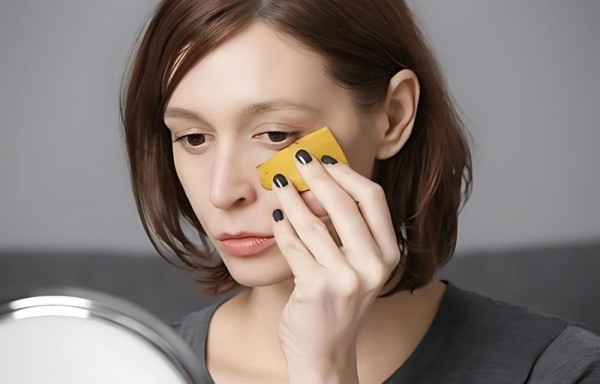 Làm đẹp từ gian bếp: Vỏ chuối giúp giảm mụn, sáng da Làm đẹp từ gian bếp: Vỏ chuối giúp giảm mụn, sáng da