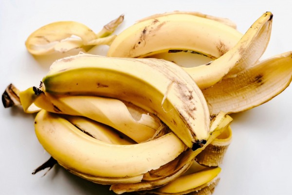 Làm đẹp từ gian bếp: Vỏ chuối giúp giảm mụn, sáng da Làm đẹp từ gian bếp: Vỏ chuối giúp giảm mụn, sáng da