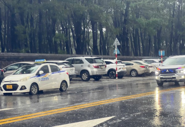 'Trận lụt thứ 3 trong vòng 10 ngày, quá mệt mỏi!'