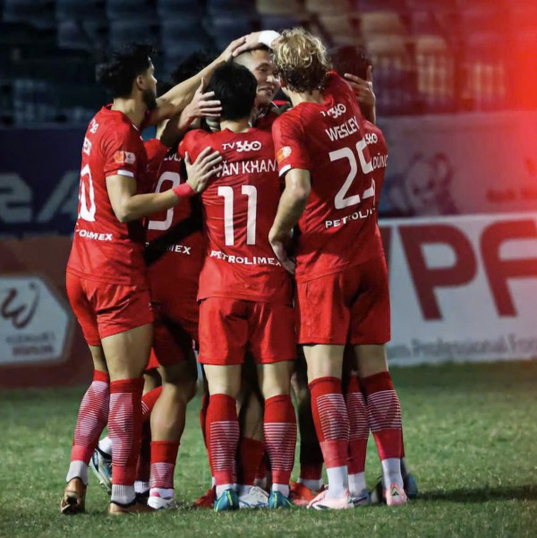 HLV Popov đưa đội bóng cũ xuống vực thẳm, lộ diện đội có nguy cơ rớt hạng