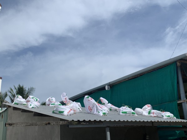 Ứng phó bão số 13 Kalmaegi: Người dân Đắk Lắk gia cố nhà cửa, di dời bè nuôi tôm hùm