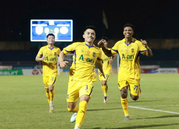 V-League nóng hầm hập với cuộc đua của 'ngũ... khổ tướng': HAGL đáy bảng nhưng le lói ánh sáng