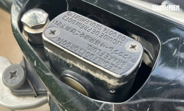 Xe máy bị ngập nước, vì sao cần thiết phải thay dầu phanh?