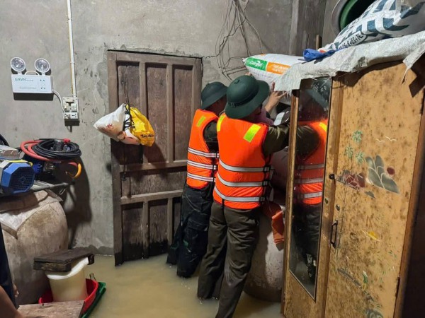 Lực lượng vũ trang Đà Nẵng sẵn sàng ứng phó khi 'bão chồng lũ' Lực lượng vũ trang Đà Nẵng sẵn sàng ứng phó khi 'bão chồng lũ'