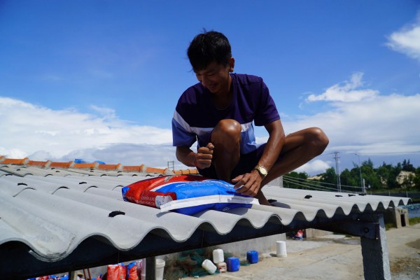 Khánh Hòa: Buộc sơ tán người nuôi trồng thủy sản vào bờ tránh bão số 13 Khánh Hòa: Buộc sơ tán người nuôi trồng thủy sản vào bờ tránh bão số 13