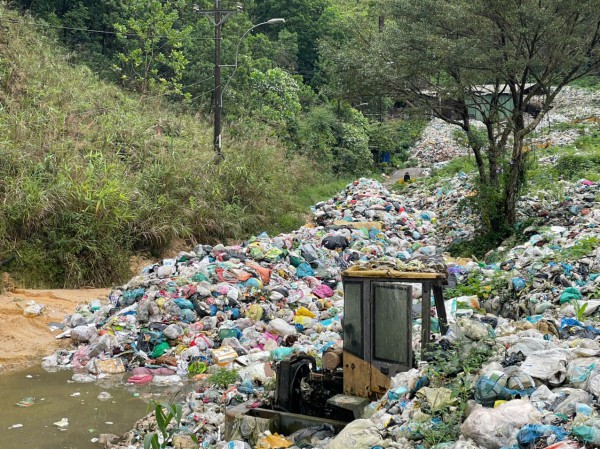 Hơn 70.000 tấn rác tồn đọng tại Nhà máy xử lý rác Bảo Lộc Hơn 70.000 tấn rác tồn đọng tại Nhà máy xử lý rác Bảo Lộc