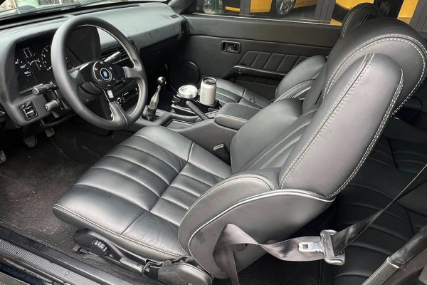 Chán siêu xe, ông Đặng Lê Nguyên Vũ tậu xế cổ Toyota Celica gần 50 tuổi Chán siêu xe, ông Đặng Lê Nguyên Vũ tậu xế cổ Toyota Celica gần 50 tuổi