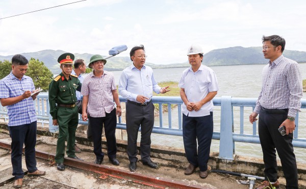 Lãnh đạo tỉnh Khánh Hòa đồng loạt kiểm tra công tác ứng phó bão số 13 Kalmaegi Lãnh đạo tỉnh Khánh Hòa đồng loạt kiểm tra công tác ứng phó bão số 13 Kalmaegi
