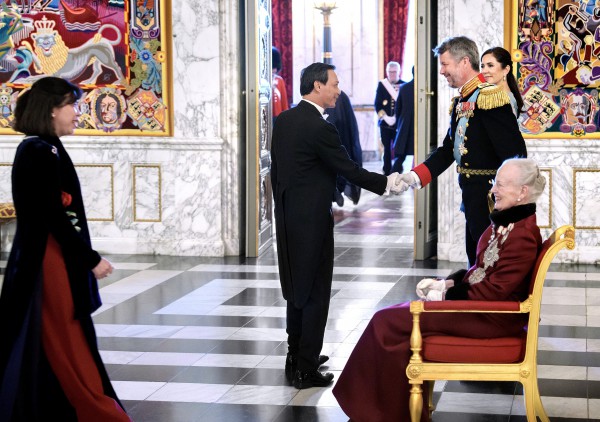 'Đại sứ vải thiều' Lương Thanh Nghị: 'Ngoại giao là nghề, là nghiệp' 'Đại sứ vải thiều' Lương Thanh Nghị: 'Ngoại giao là nghề, là nghiệp'