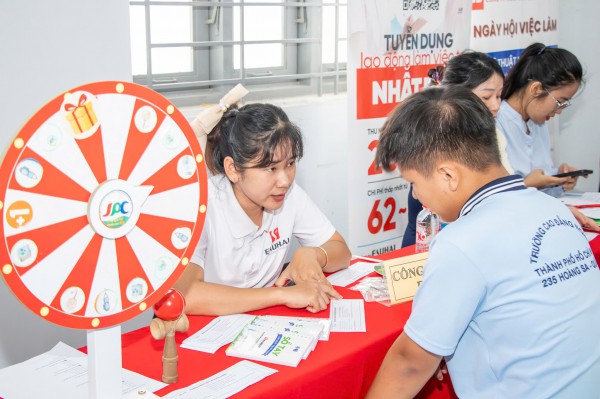 Hàng nghìn việc làm lương 15 - 20 triệu đồng/tháng đang tuyển gấp ở TP.HCM Hàng nghìn việc làm lương 15 - 20 triệu đồng/tháng đang tuyển gấp ở TP.HCM