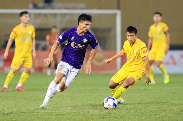 Làn gió trong lành mang tên Harry Kewell, CLB Hà Nội đang hồi sinh…