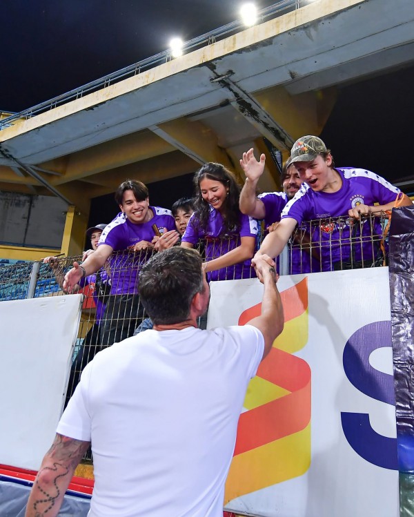 Làn gió trong lành mang tên Harry Kewell, CLB Hà Nội đang hồi sinh…