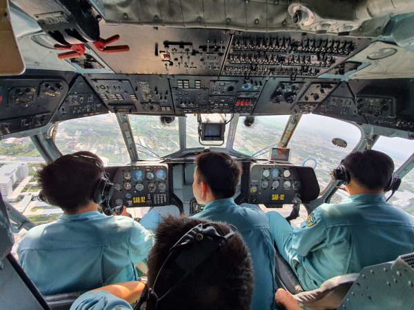 Trực thăng quân sự luyện tập bay treo cứu người tại Rạch Giá Trực thăng quân sự luyện tập bay treo cứu người tại Rạch Giá