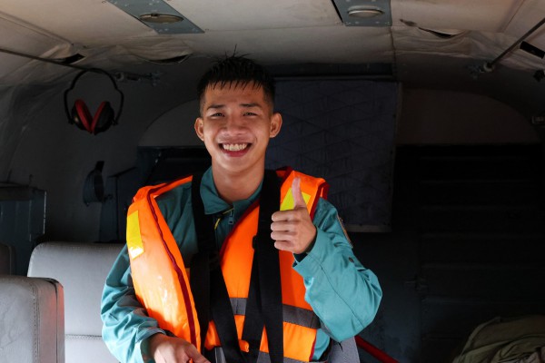 Trực thăng quân sự luyện tập bay treo cứu người tại Rạch Giá Trực thăng quân sự luyện tập bay treo cứu người tại Rạch Giá